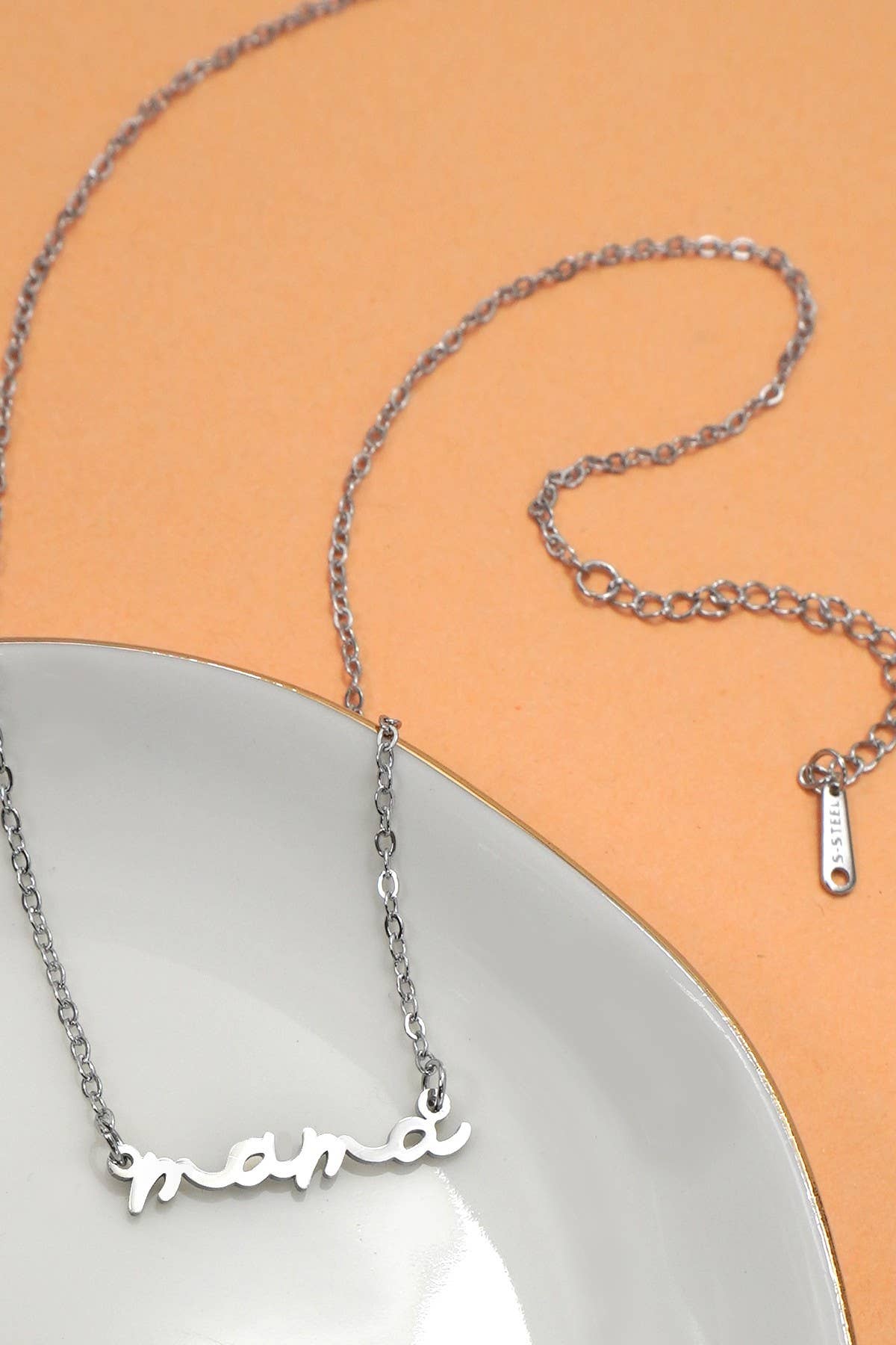 Script "mama" Necklace - Image 4