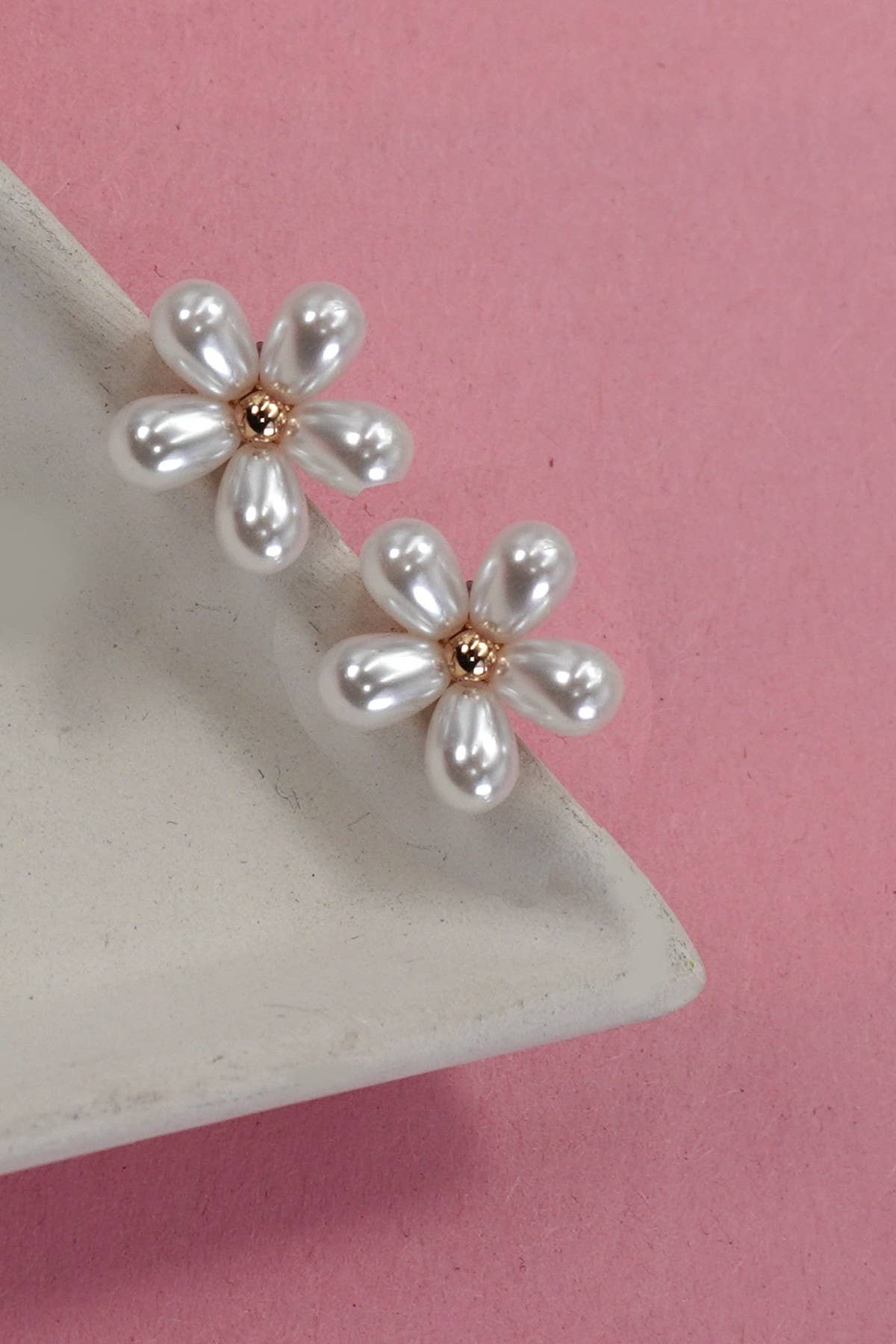 Pearl Daisy Studs