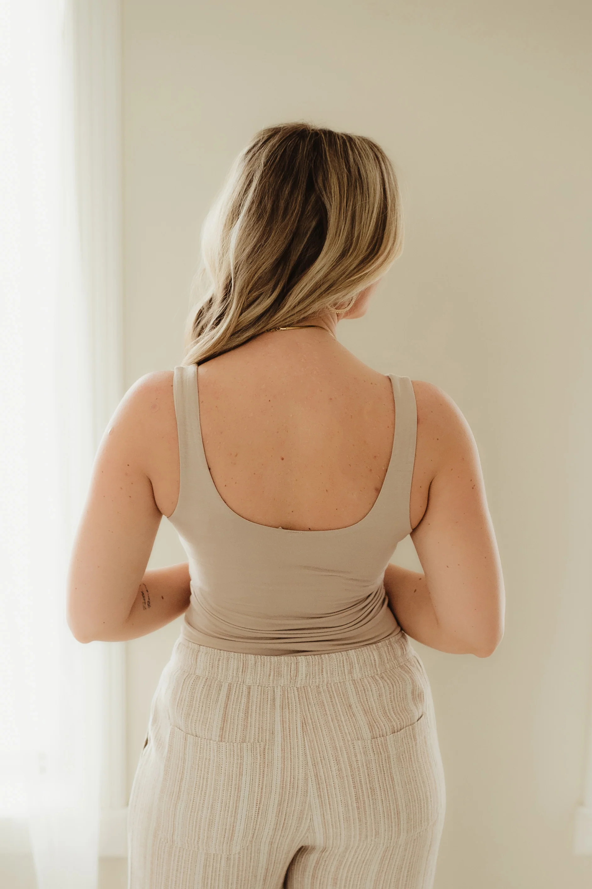 Ash Mocha Polished Fit V-Neck Tank - Image 3